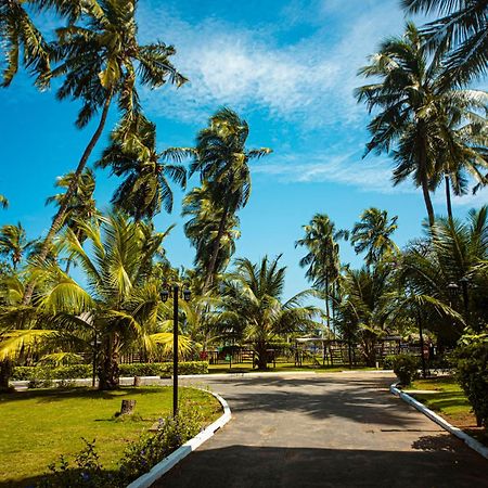 Hotel Sarakawa Lome Ngoại thất bức ảnh