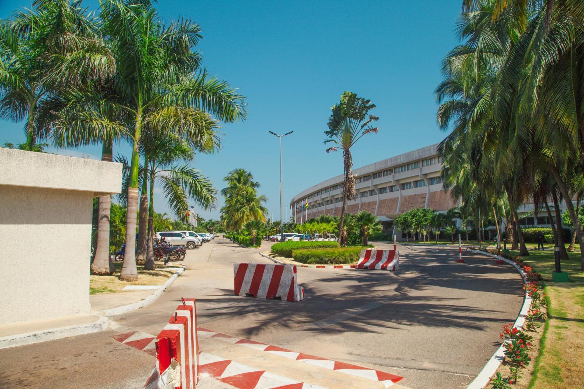 Hotel Sarakawa Lome Ngoại thất bức ảnh