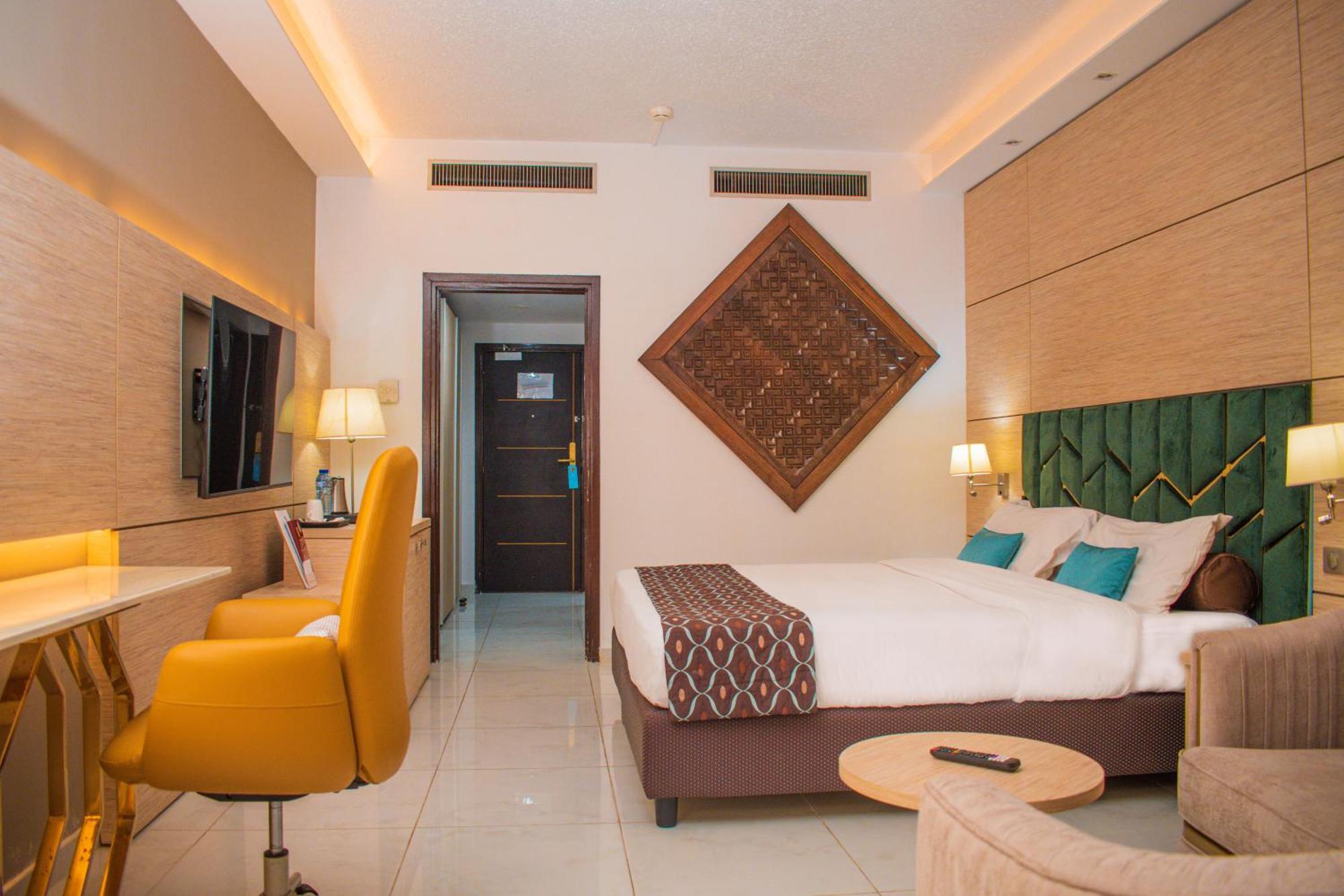 Hotel Sarakawa Lome Ngoại thất bức ảnh