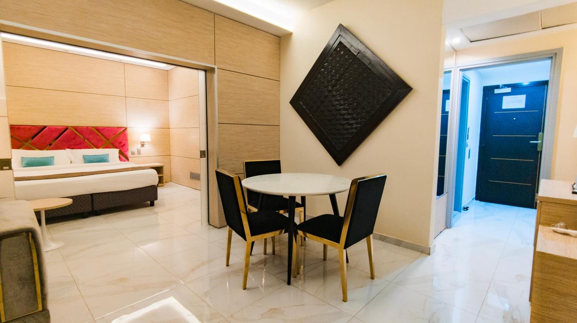 Hotel Sarakawa Lome Ngoại thất bức ảnh