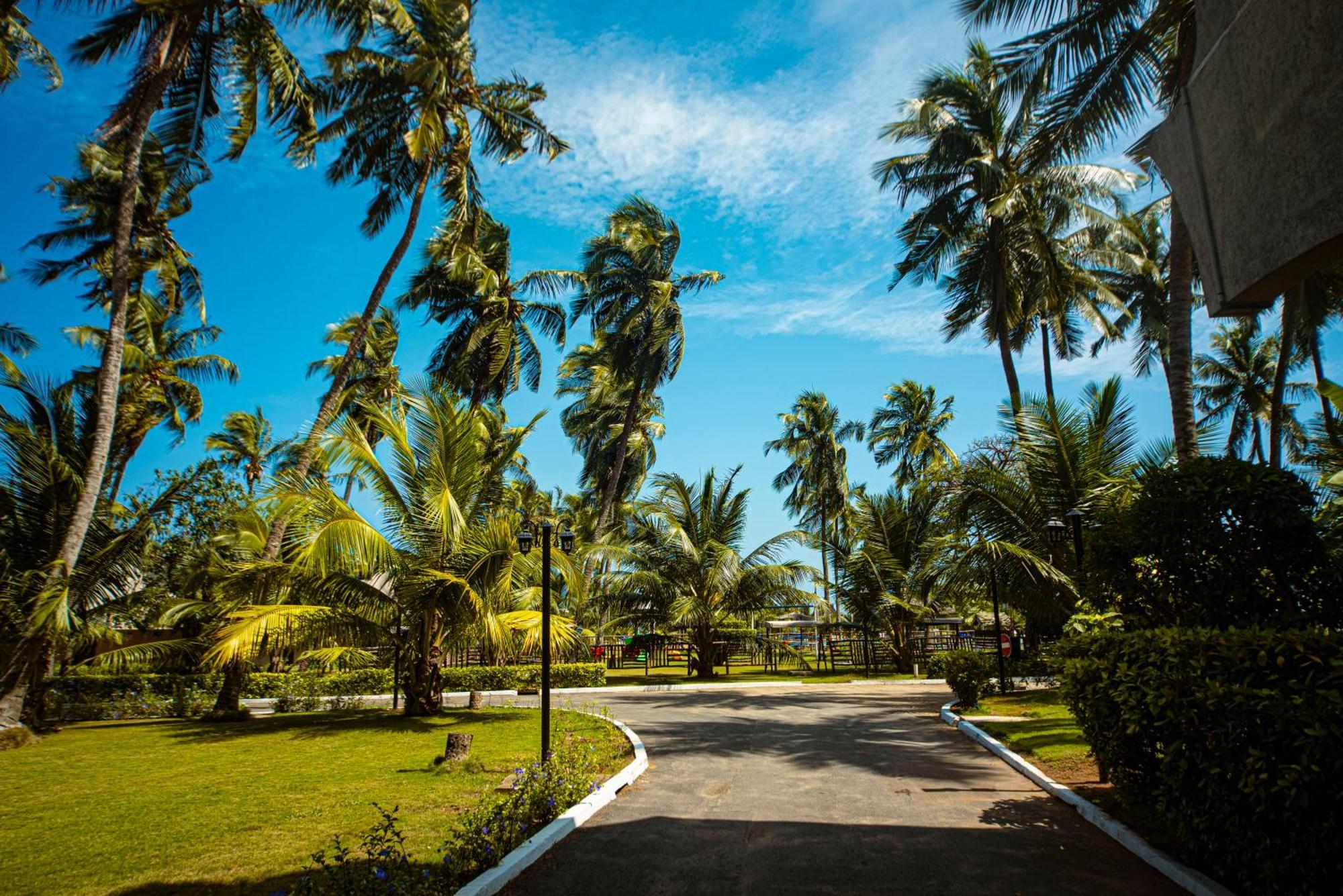 Hotel Sarakawa Lome Ngoại thất bức ảnh