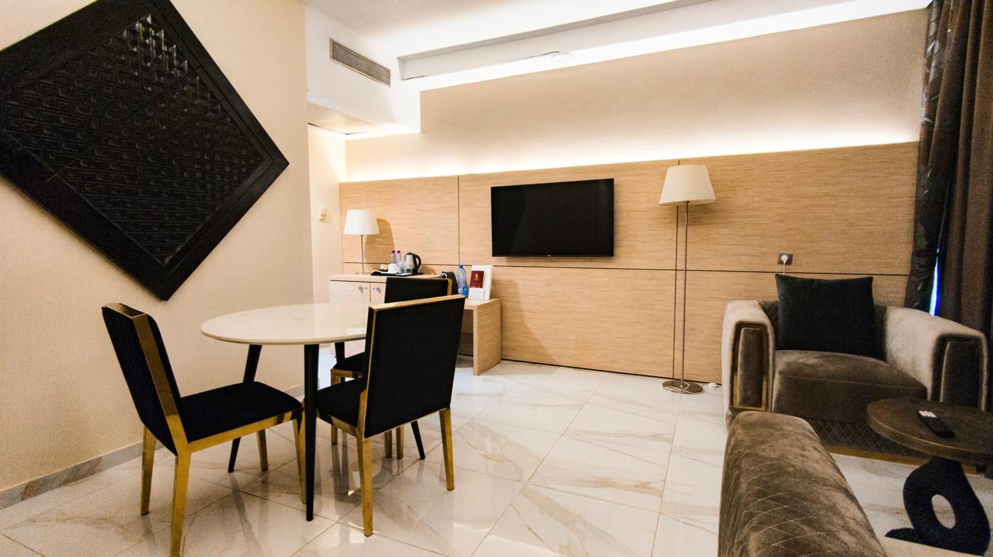 Hotel Sarakawa Lome Ngoại thất bức ảnh