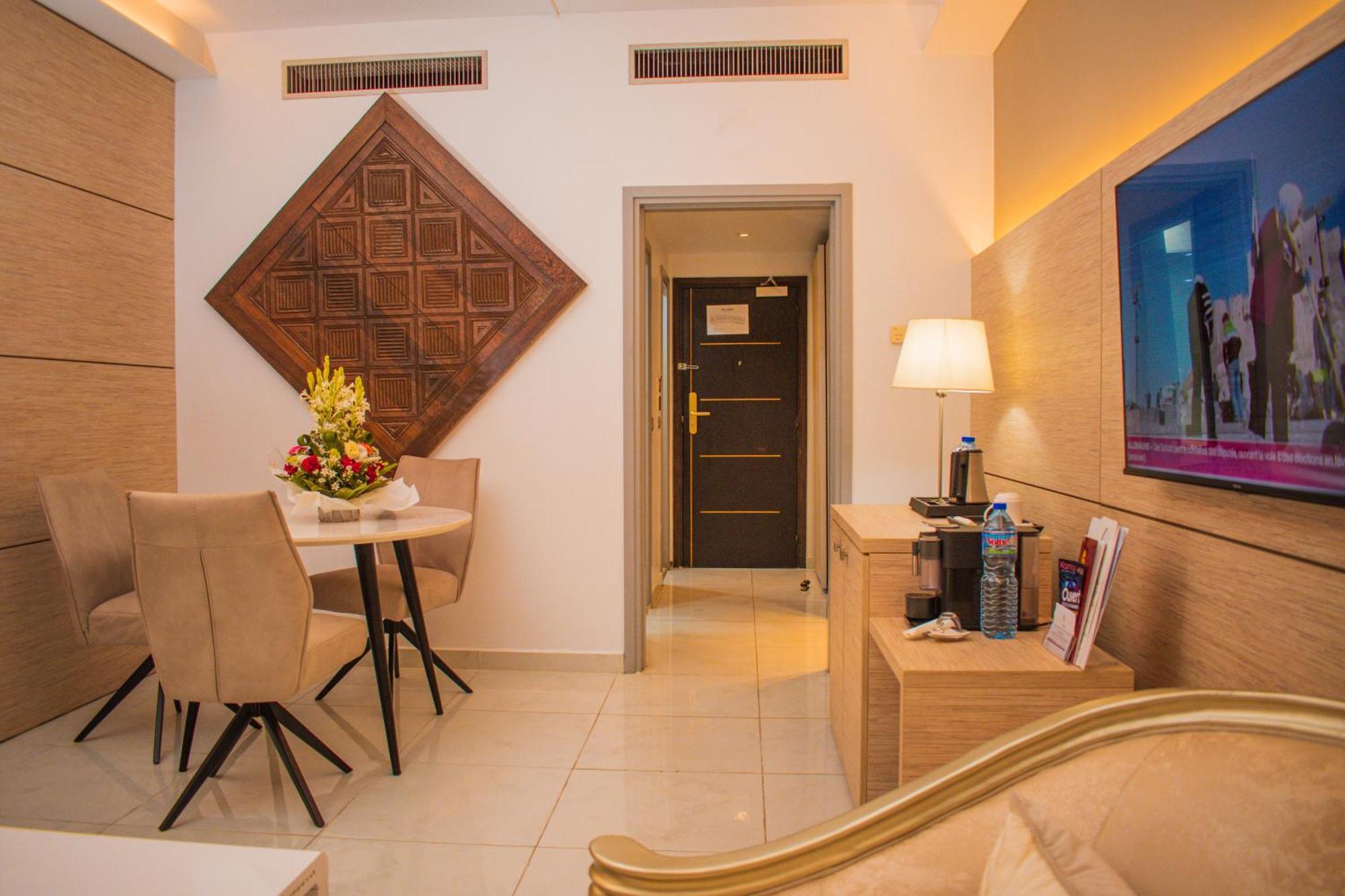 Hotel Sarakawa Lome Ngoại thất bức ảnh