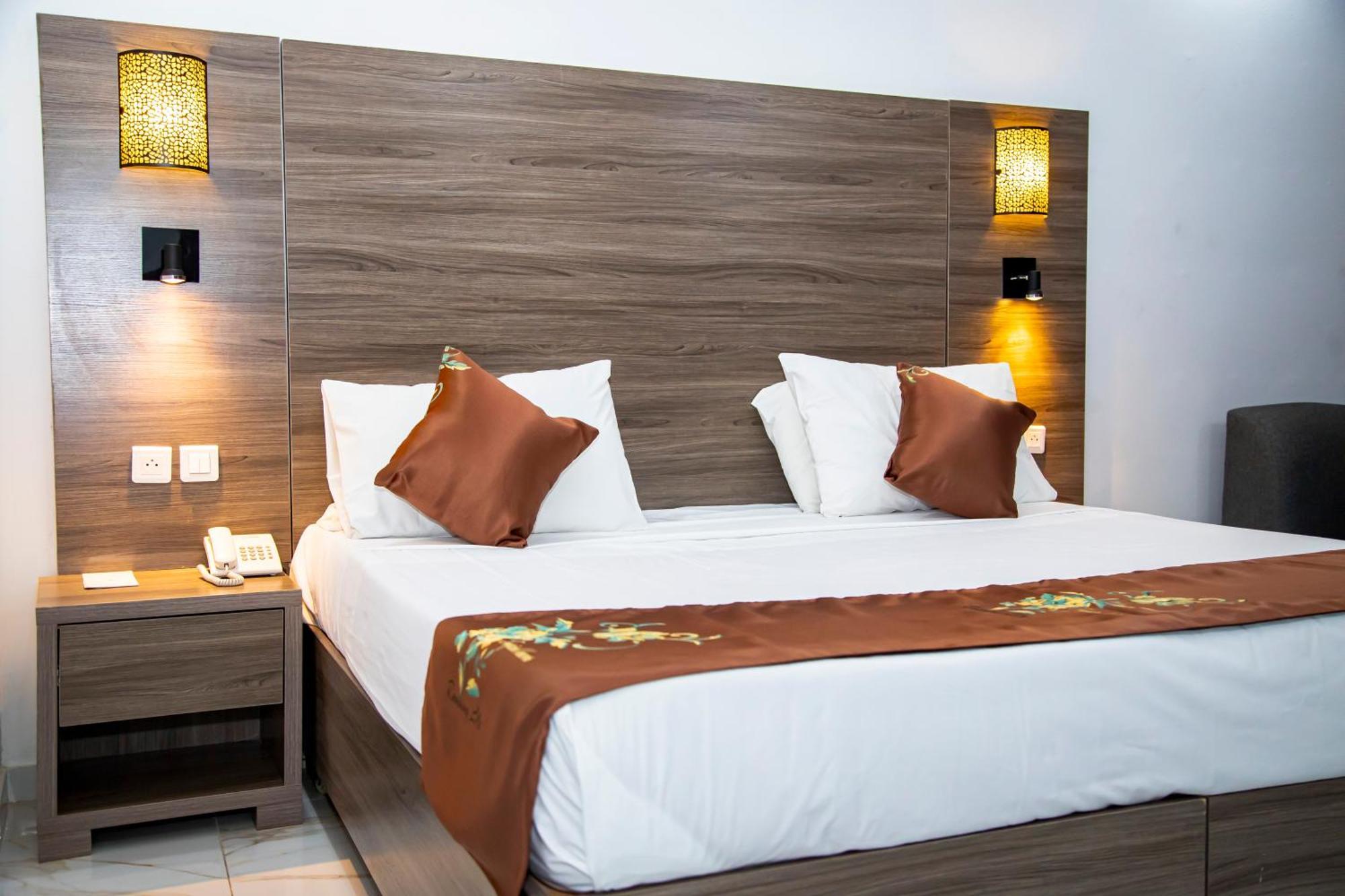 Hotel Sarakawa Lome Ngoại thất bức ảnh