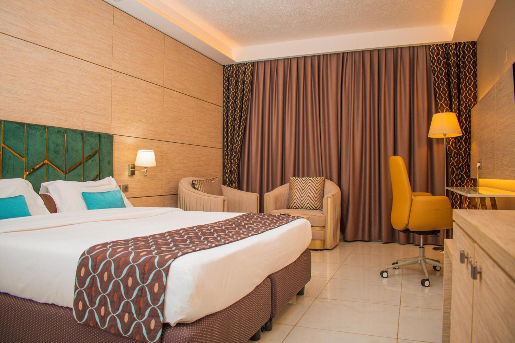 Hotel Sarakawa Lome Ngoại thất bức ảnh