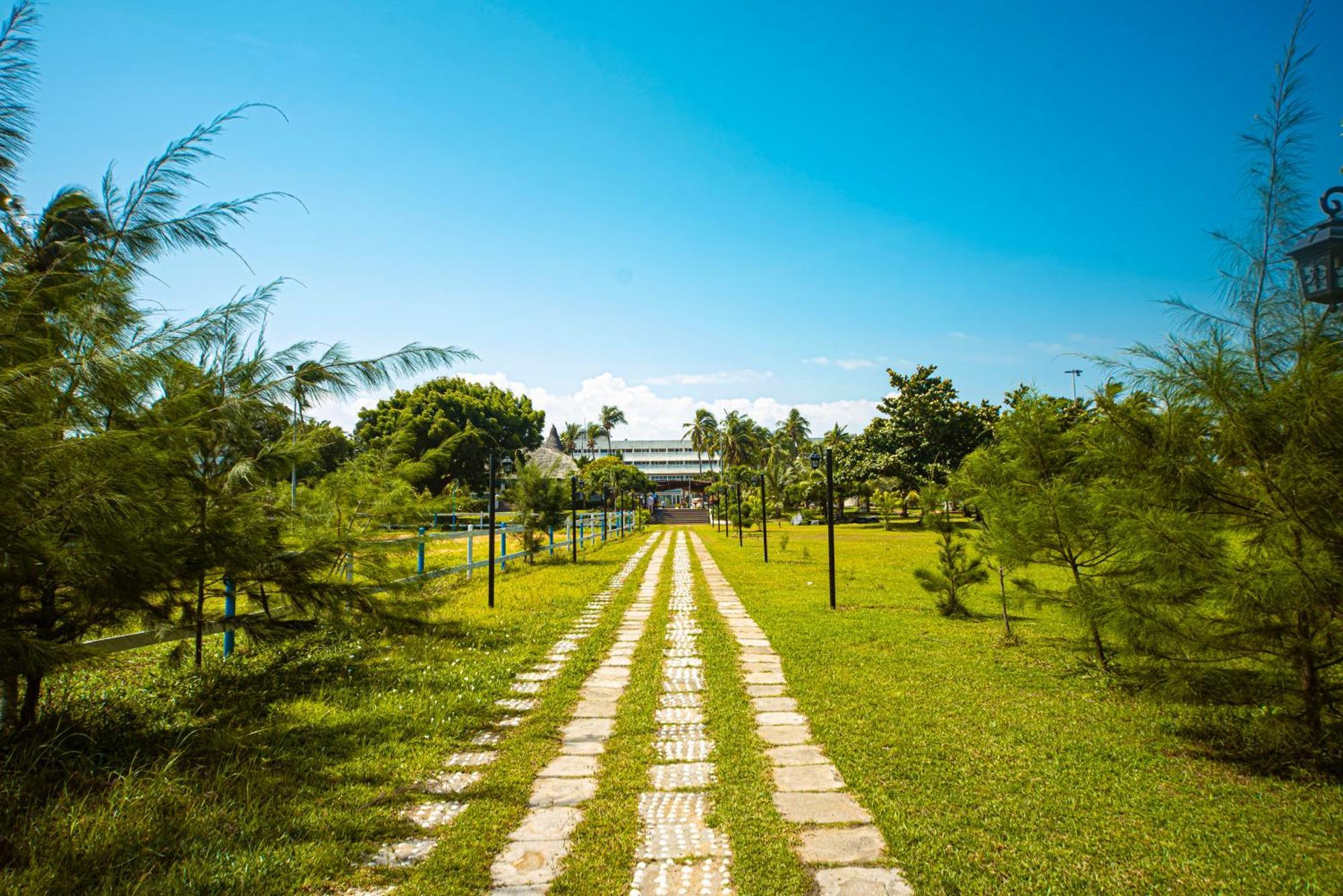 Hotel Sarakawa Lome Ngoại thất bức ảnh