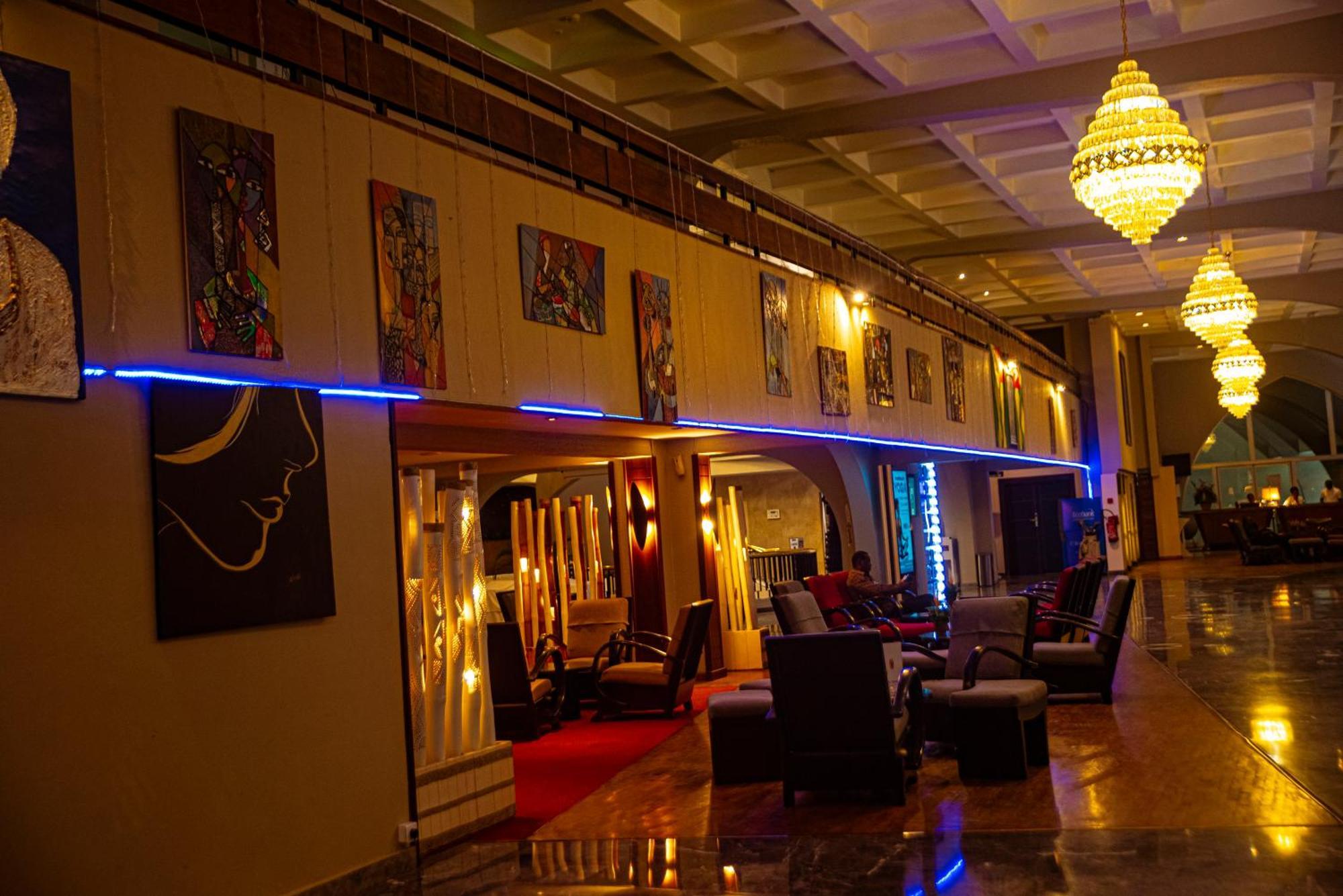 Hotel Sarakawa Lome Ngoại thất bức ảnh