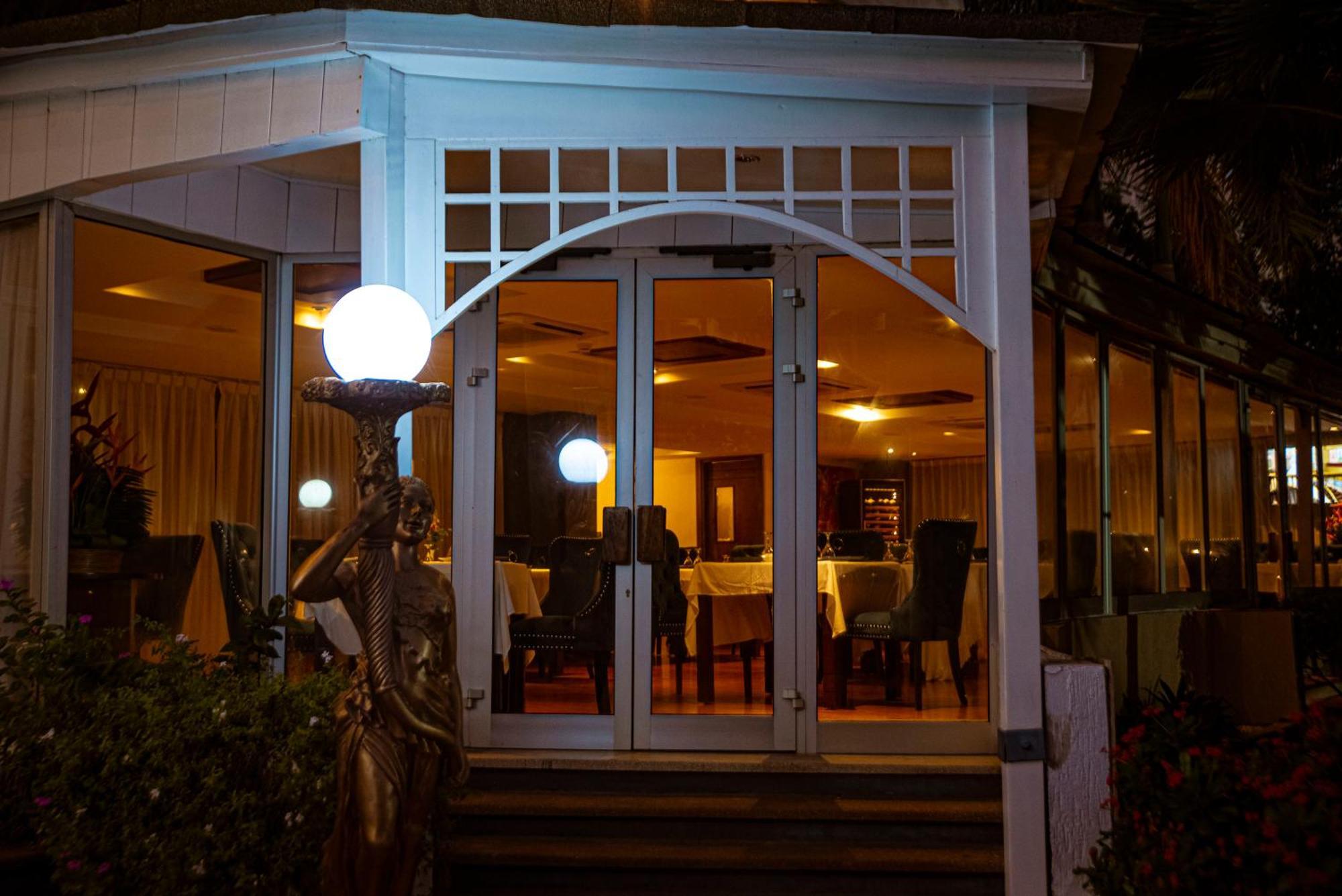 Hotel Sarakawa Lome Ngoại thất bức ảnh