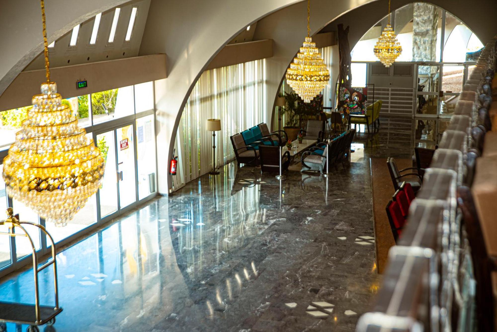 Hotel Sarakawa Lome Ngoại thất bức ảnh