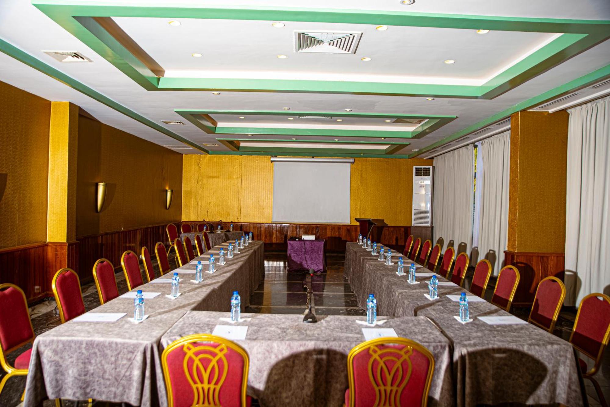 Hotel Sarakawa Lome Ngoại thất bức ảnh