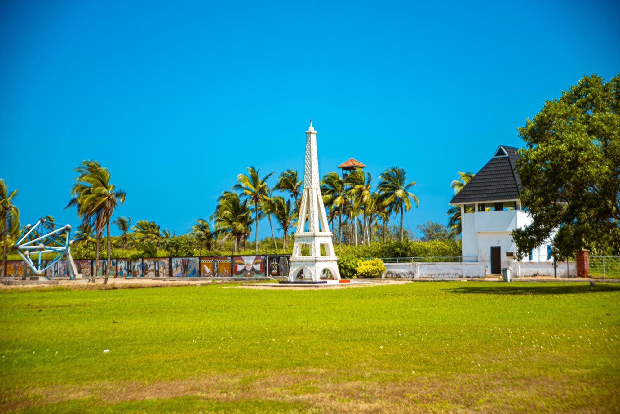Hotel Sarakawa Lome Ngoại thất bức ảnh