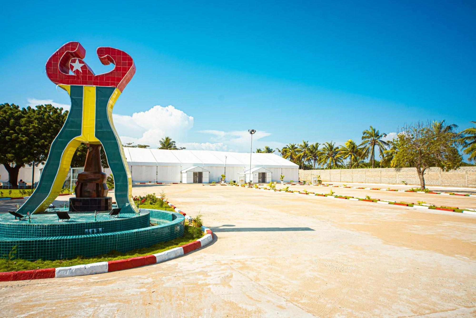 Hotel Sarakawa Lome Ngoại thất bức ảnh