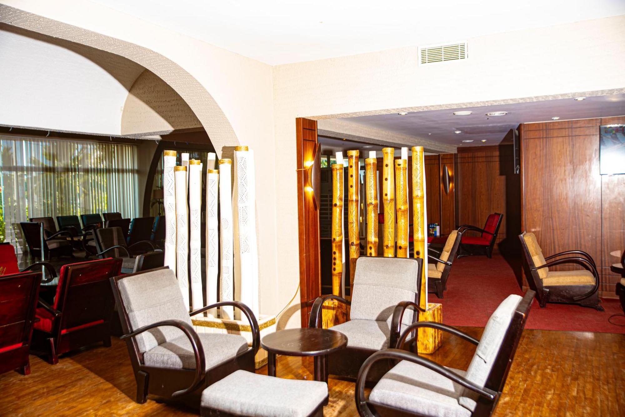 Hotel Sarakawa Lome Ngoại thất bức ảnh